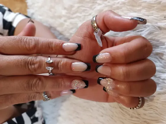 Nail art simple (main complète) - Détail 2